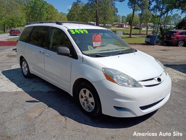 2007 Toyota Sienna — image 2
