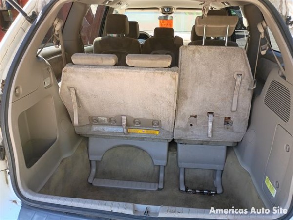 2007 Toyota Sienna — image 4