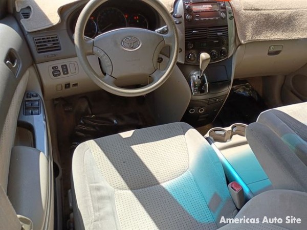 2007 Toyota Sienna — image 5