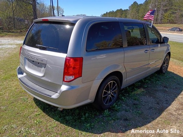 2015 Dodge Grand Caravan — image 2