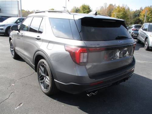 2025 Ford Explorer — image 3