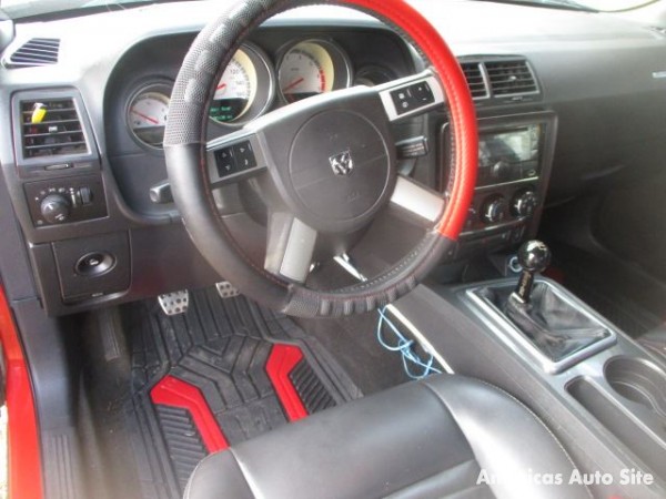 2009 Dodge Challenger — image 4