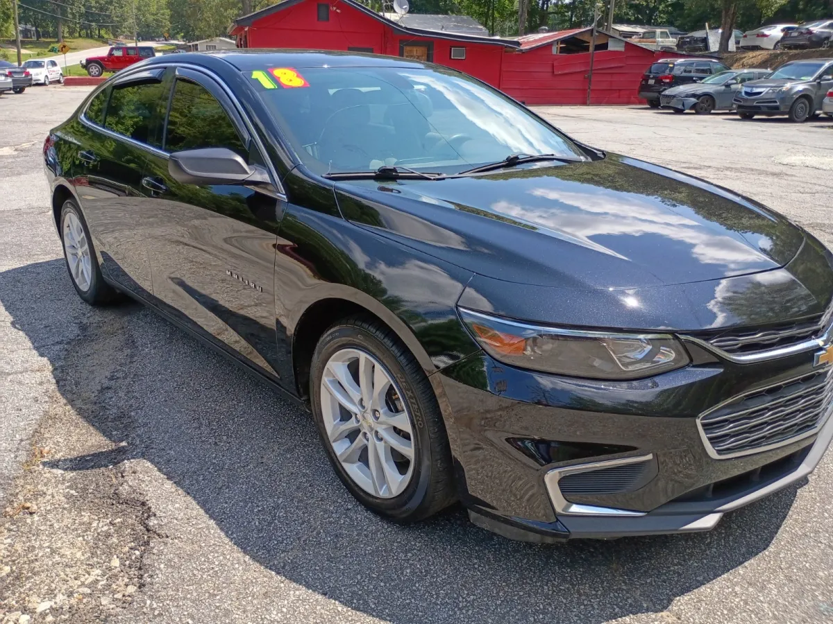 2018 Chevrolet Malibu — image 2