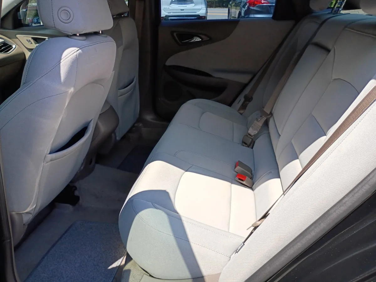 2018 Chevrolet Malibu — image 5