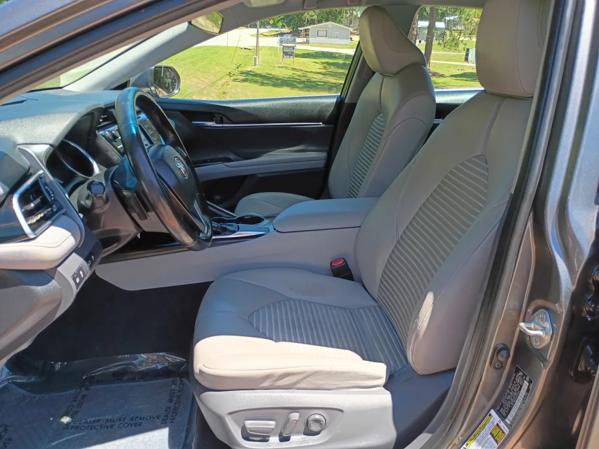 2018 Toyota Camry — image 6
