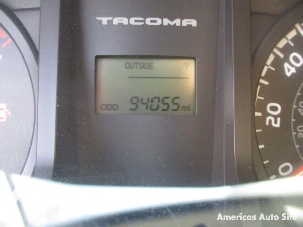 2017 Toyota Tacoma — image 7