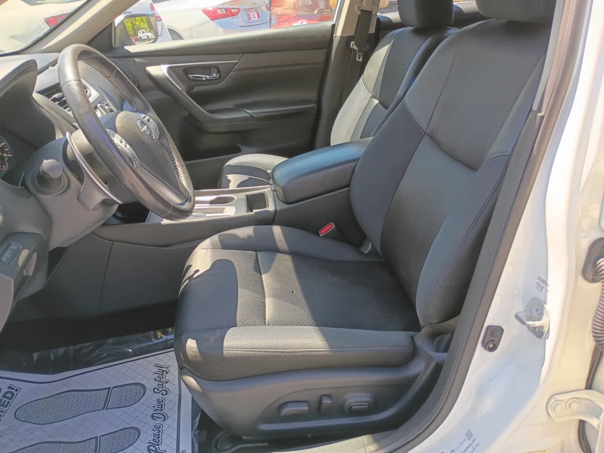2017 Nissan Altima — image 6