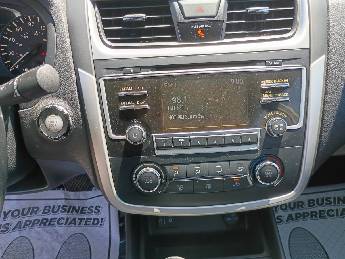 2017 Nissan Altima — image 8