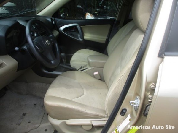 2010 Toyota RAV4 — image 6