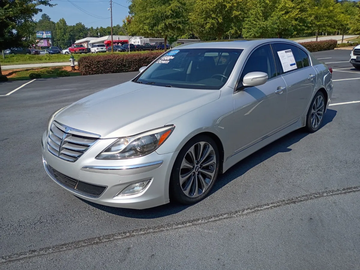 2012 Hyundai Genesis — image 2