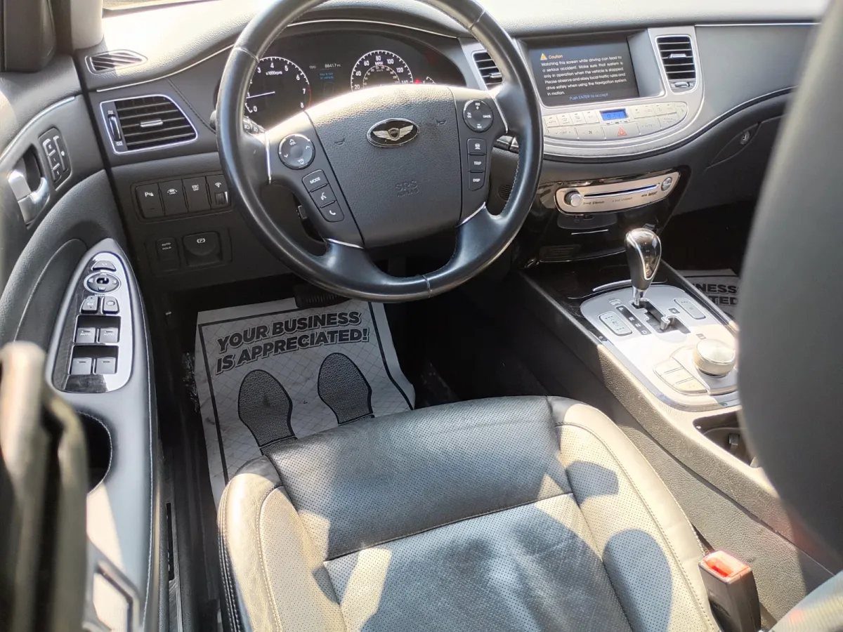 2012 Hyundai Genesis — image 4