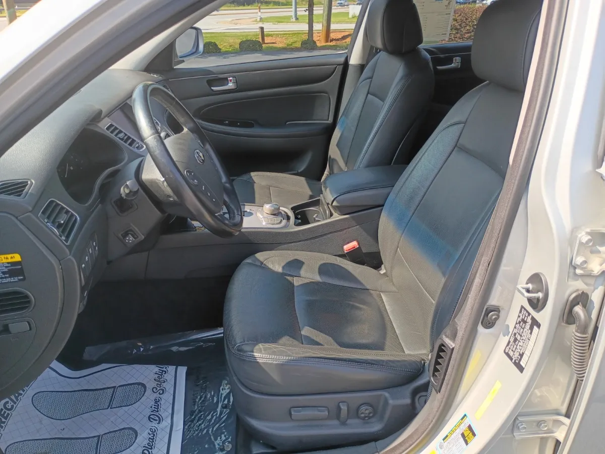 2012 Hyundai Genesis — image 6