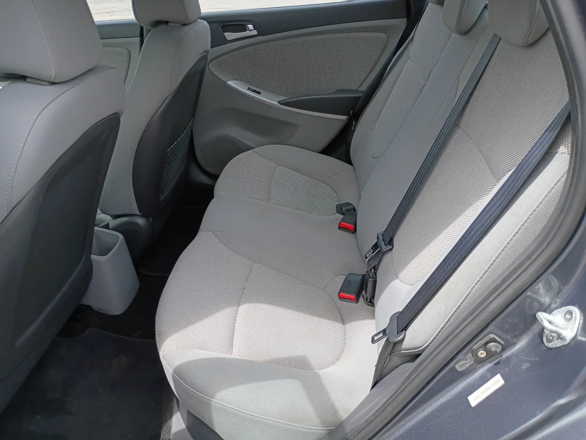 2012 Hyundai Accent — image 5
