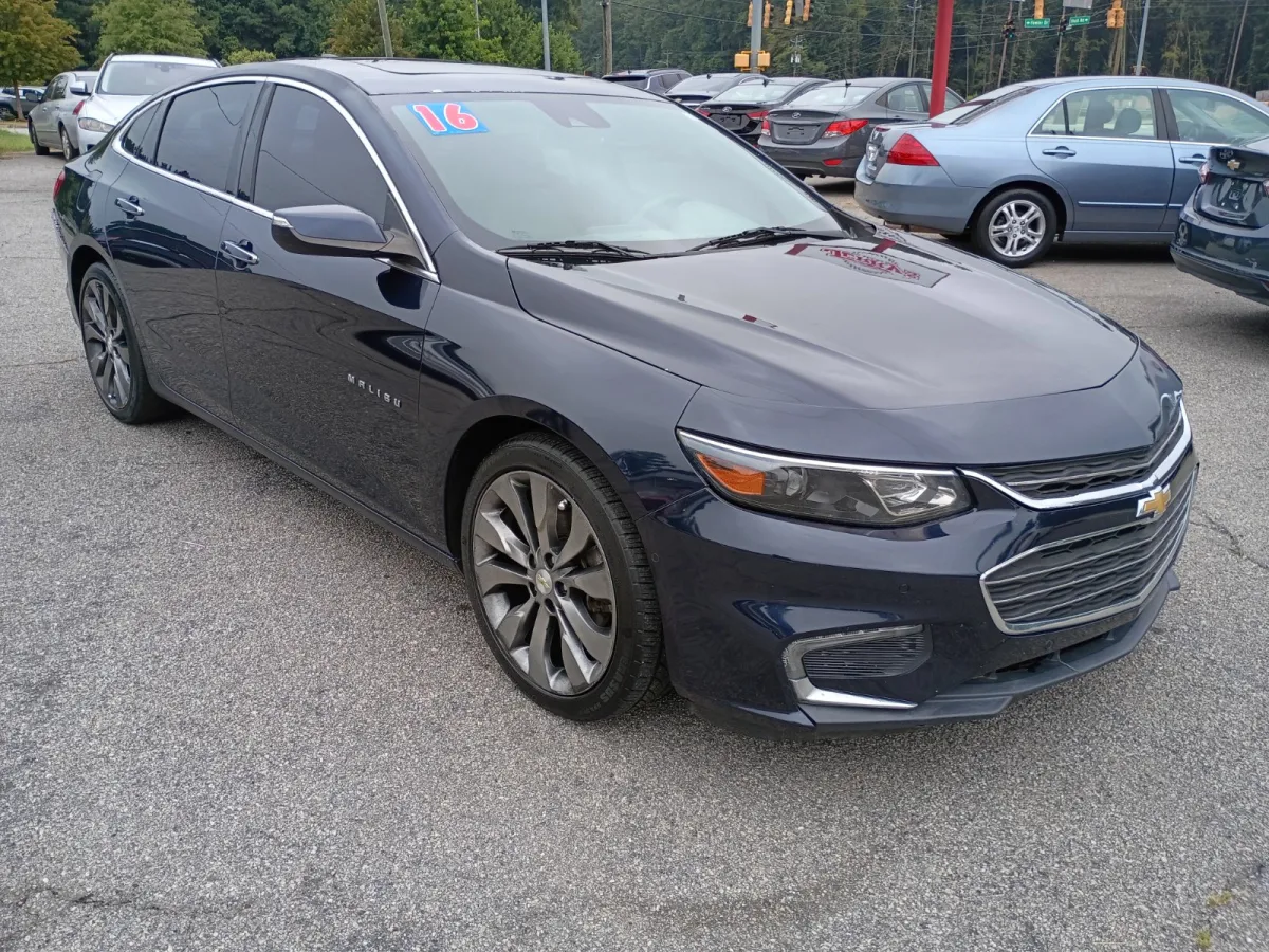 2016 Chevrolet Malibu — image 2
