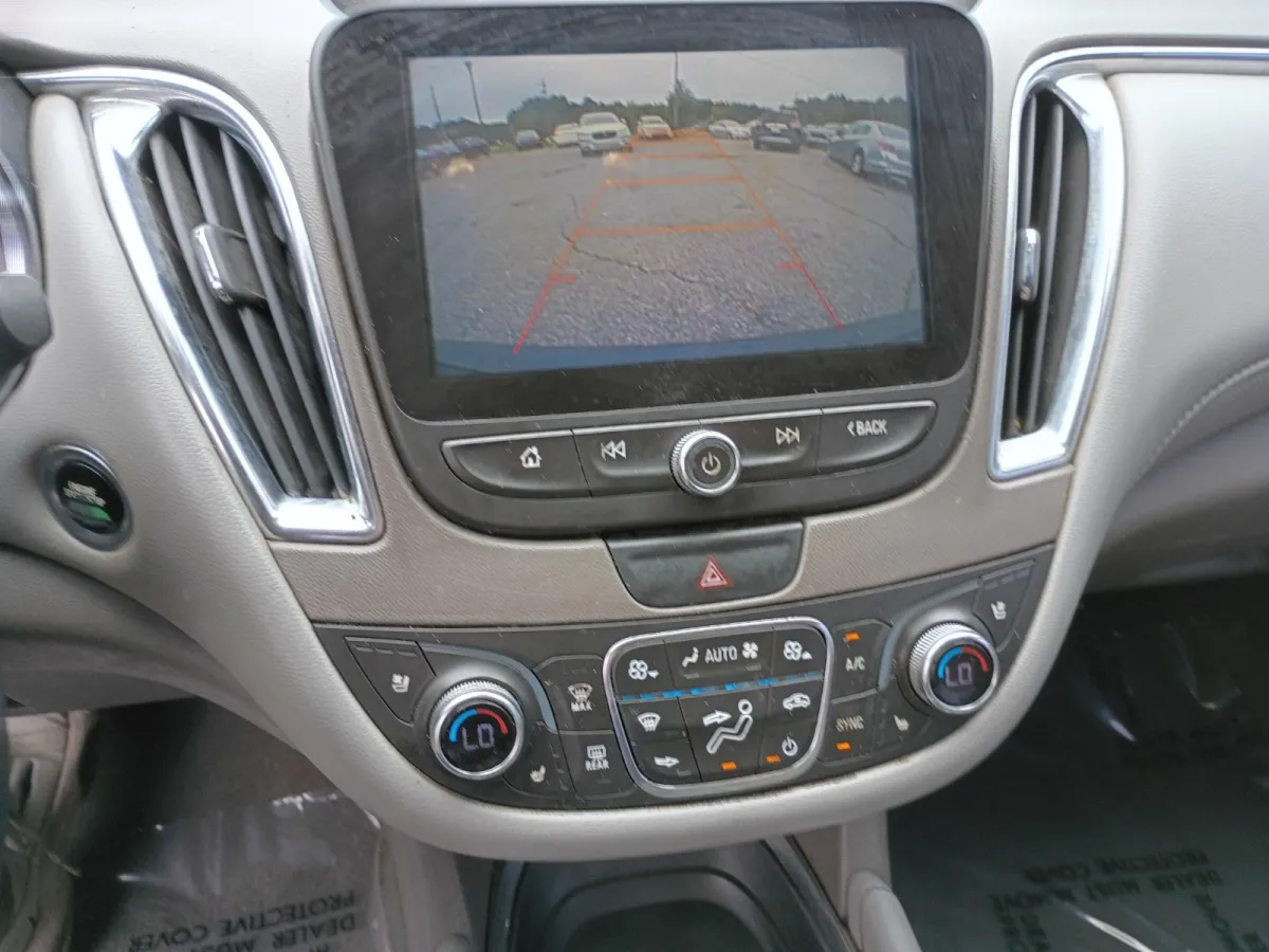 2016 Chevrolet Malibu — image 8