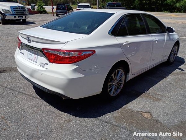 2015 Toyota Camry — image 3