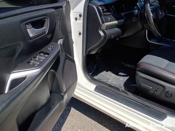 2015 Toyota Camry — image 10