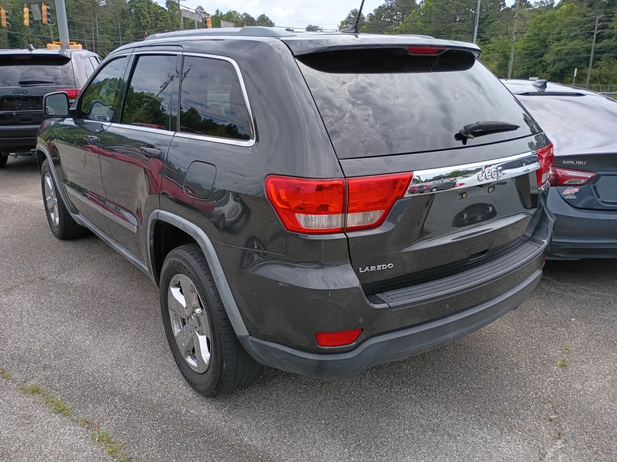 2011 Jeep Grand Cherokee — image 3