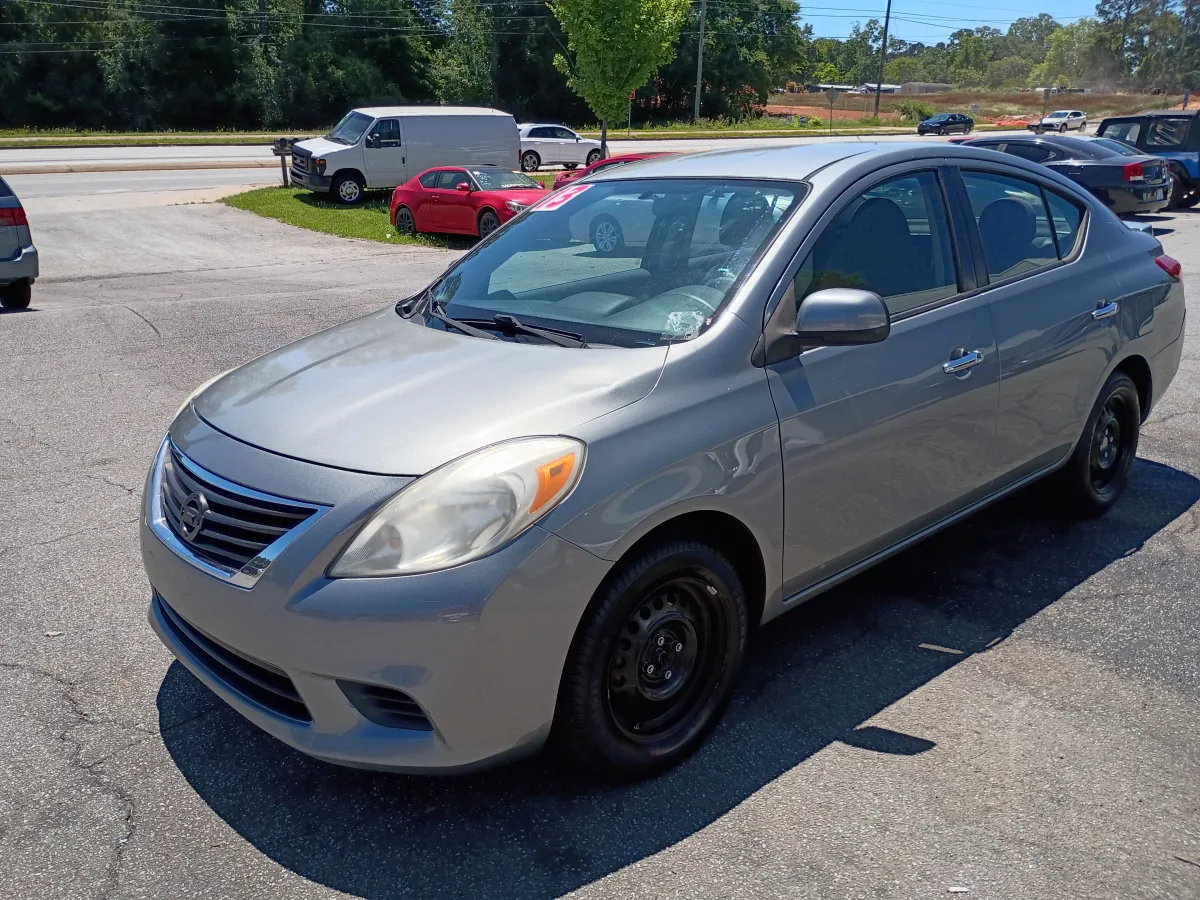 2013 Nissan Versa — image 2