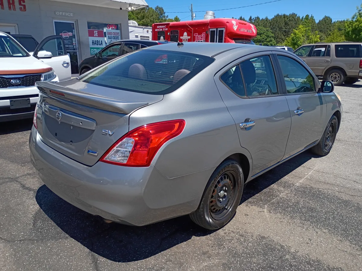 2013 Nissan Versa — image 3