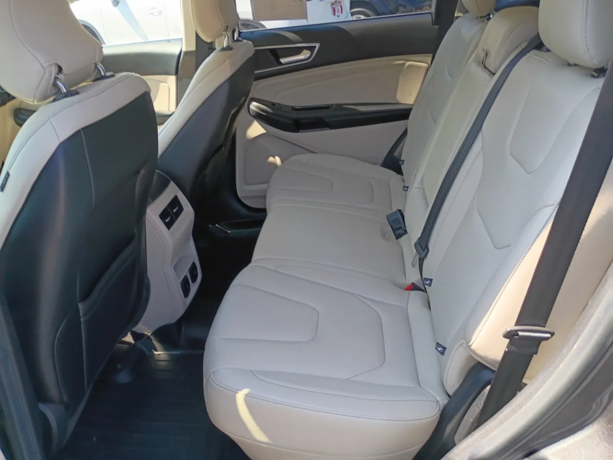 2016 Ford Edge — image 6