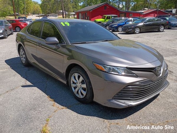 2019 Toyota Camry — image 2