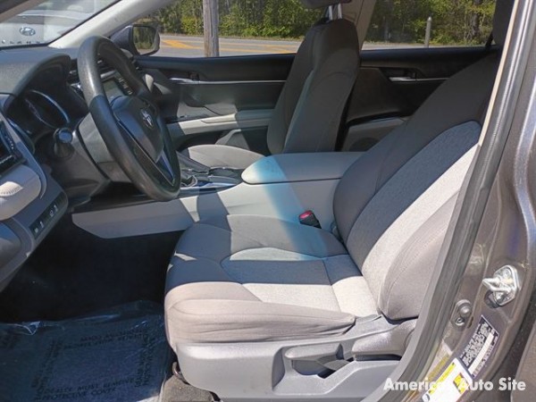 2019 Toyota Camry — image 6