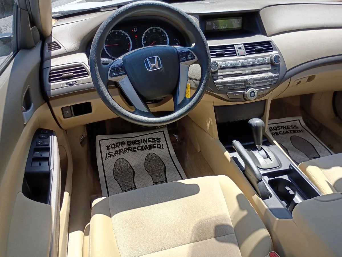 2010 Honda Accord — image 4