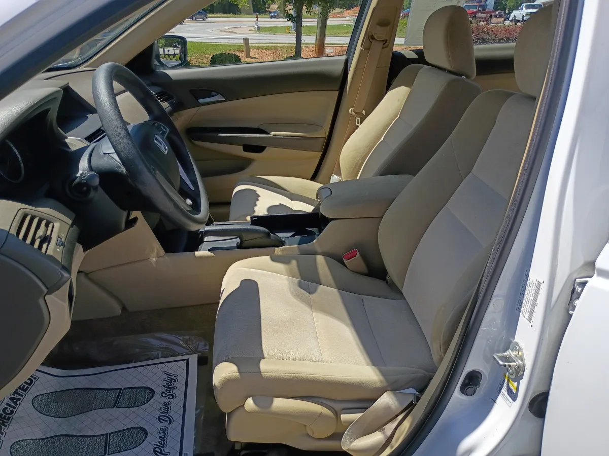 2010 Honda Accord — image 6