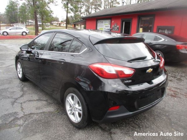 2018 Chevrolet Cruze — image 3